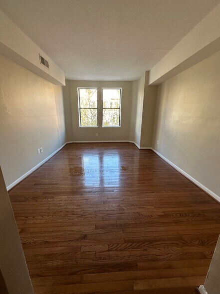 Living space - 1420 Chapin St NW