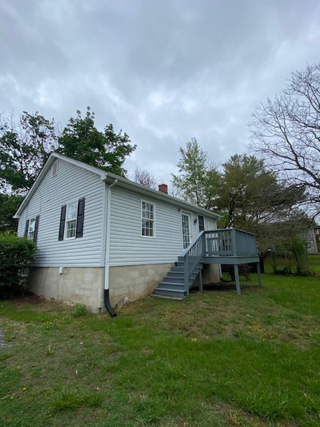 Building Photo - Wonderful 2 Bedroom Home