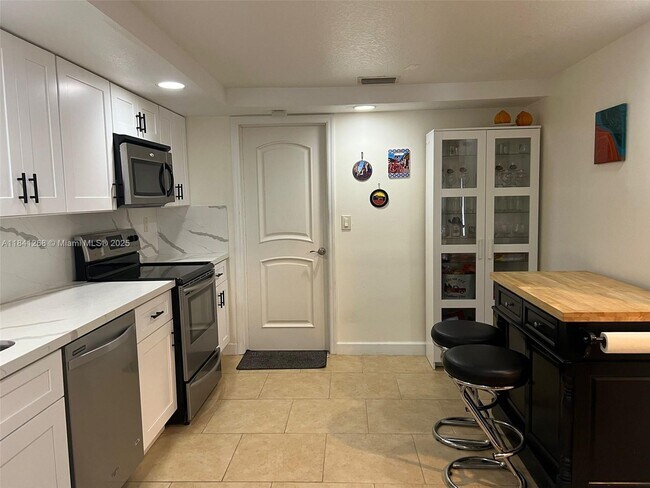 Building Photo - 9894 Fairway Cove Ln