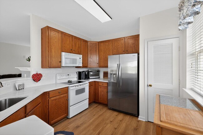 Building Photo - 2605 Chapel Lake Dr