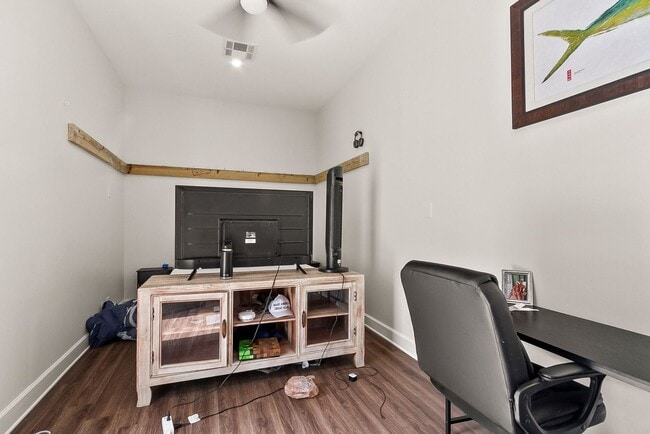 Building Photo - 1304 Riverside Dr