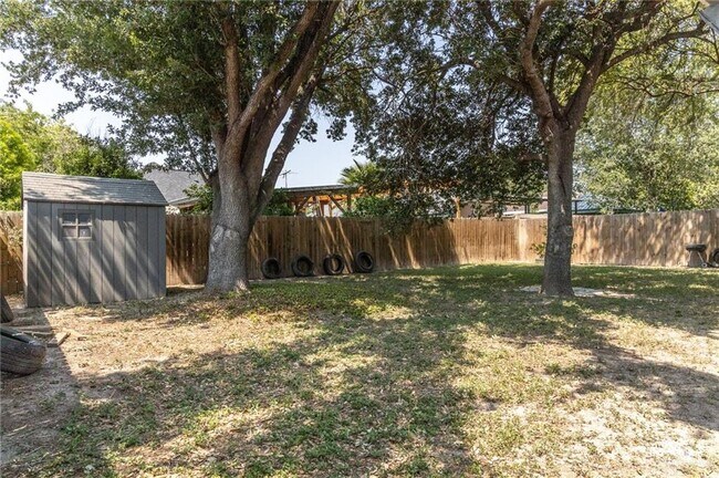 Building Photo - 2203 E Coma Ave