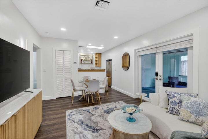 Building Photo - 1317 NE 1st Ave