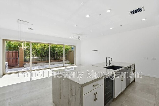 Building Photo - 7347 E Vista Bonita Dr