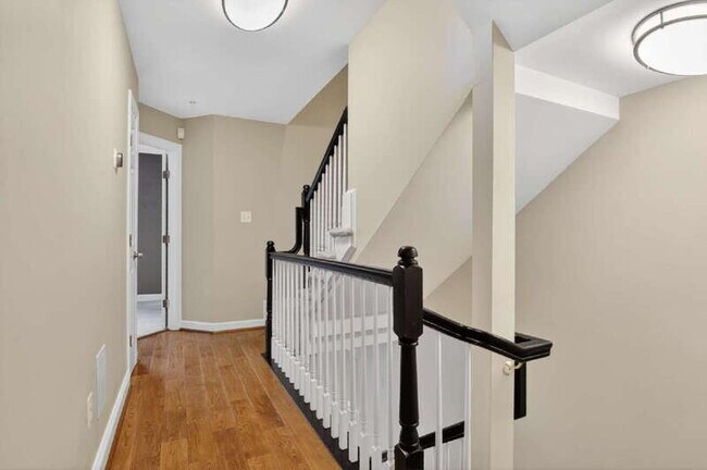 Building Photo - 504 N Thomas St