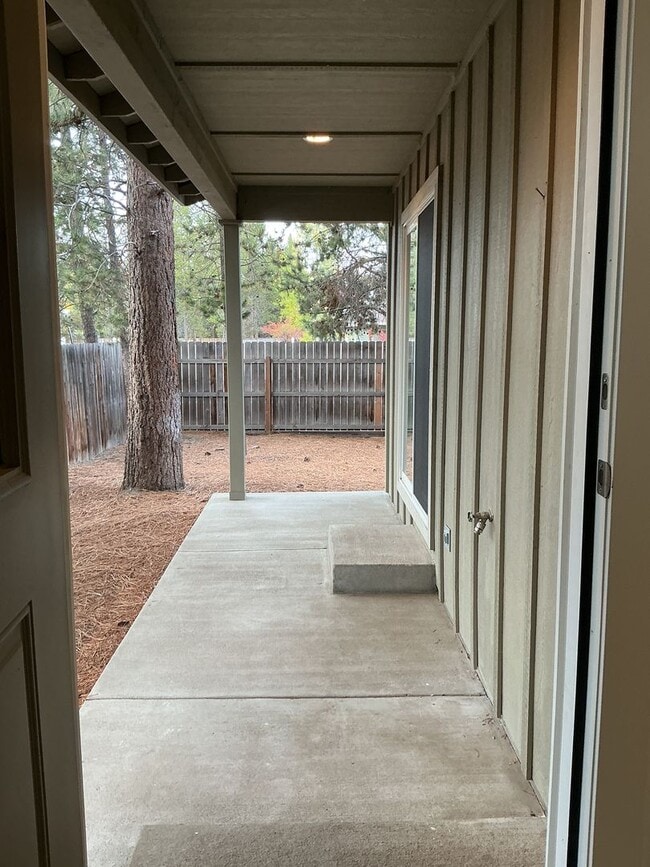 Building Photo - 16662 Shaw Pine Ct