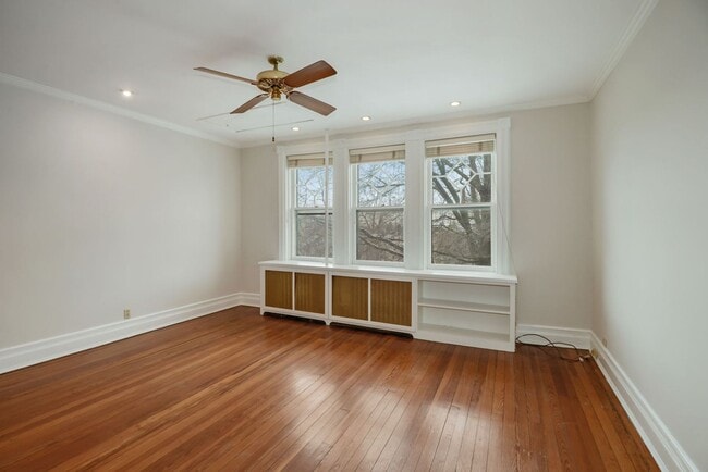 Building Photo - 3 Bed 2.5 Bathroom - Capitol Hill Rowhome - Driveway For Parking