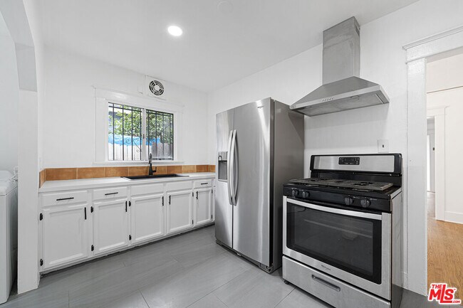 Building Photo - 235 Joy St