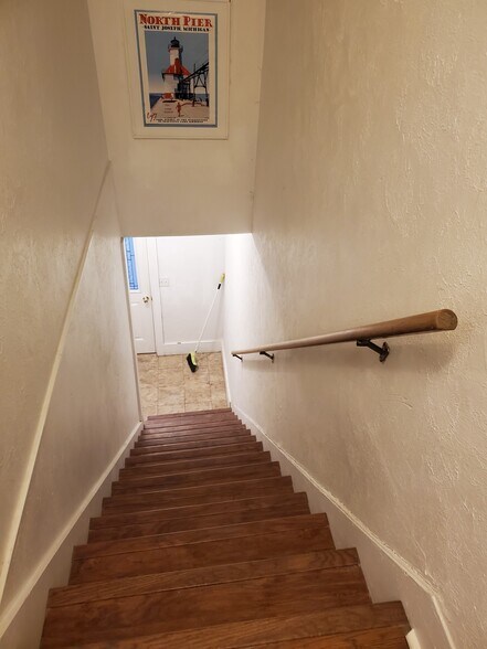 Stairs to front deck - 4024 Niles Rd