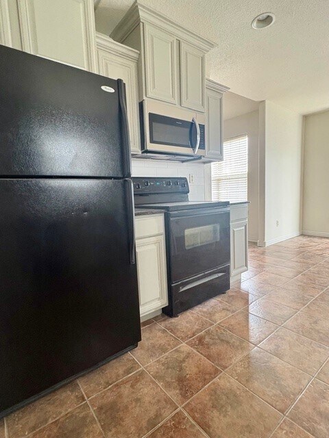 Building Photo - 4057 W Spring House Dr