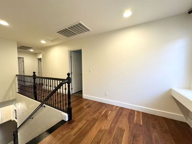 Building Photo - A beautiful 2 stories 5 Bedroom Home in a Highly Desired Location