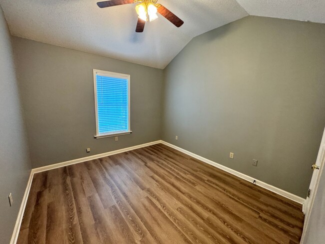 Building Photo - 3BD / 2BA FOR RENT