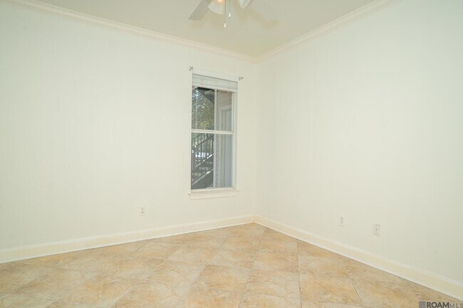 Building Photo - 12386 River Highlands Dr
