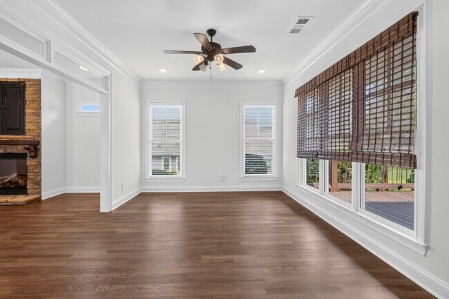 Building Photo - 1081 Carriage Ridge Dr