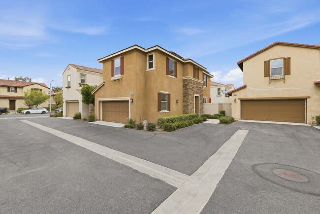 Building Photo - 26844 Albion Way