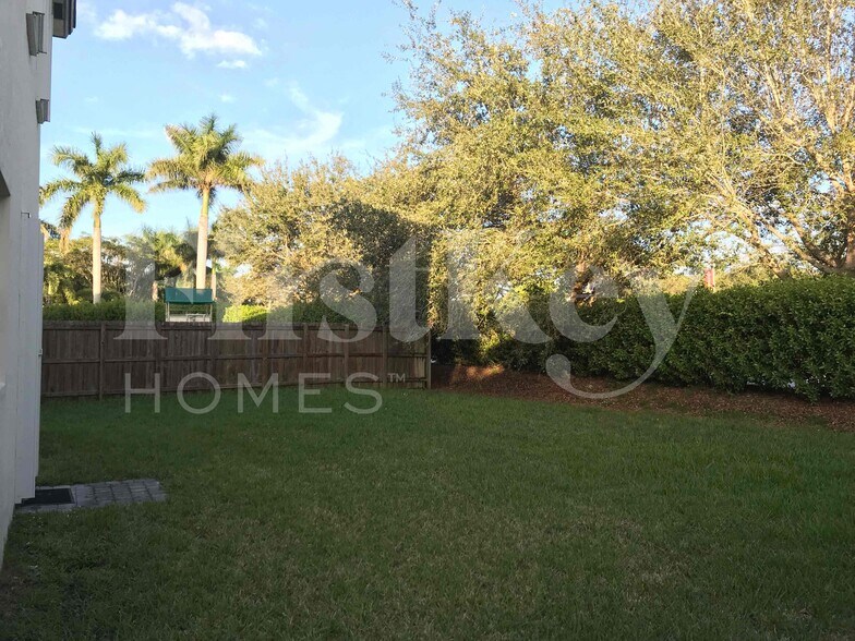 Building Photo - 181 NE 30th Pl