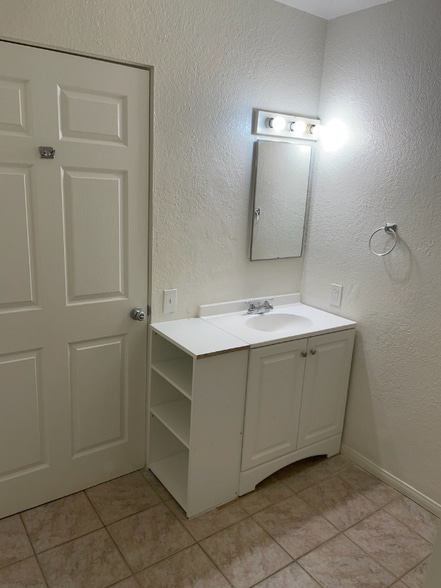 Building Photo - 32350 Rancho Vista Dr
