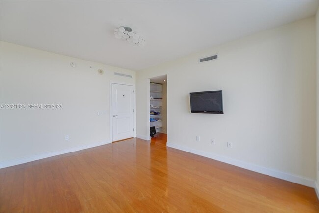 Building Photo - 6000 Island Blvd
