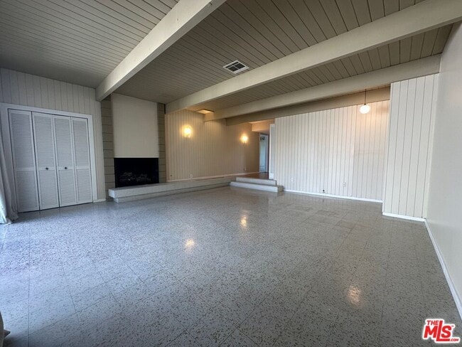 Building Photo - 3169 S Bentley Ave