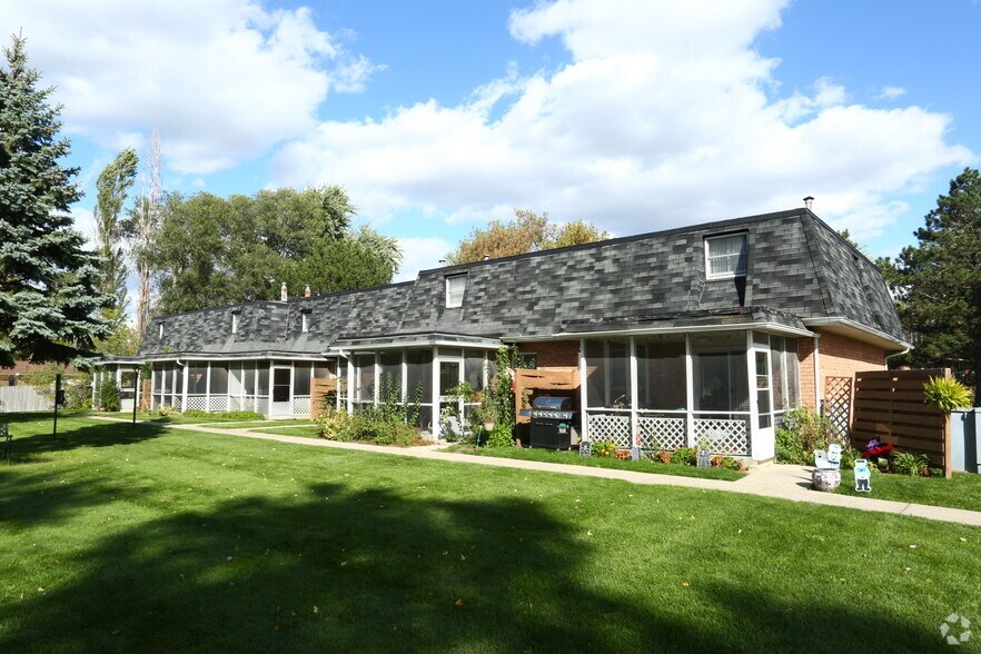 Clairemont Village Apartments & Townhomes Saginaw, MI Apartment Finder