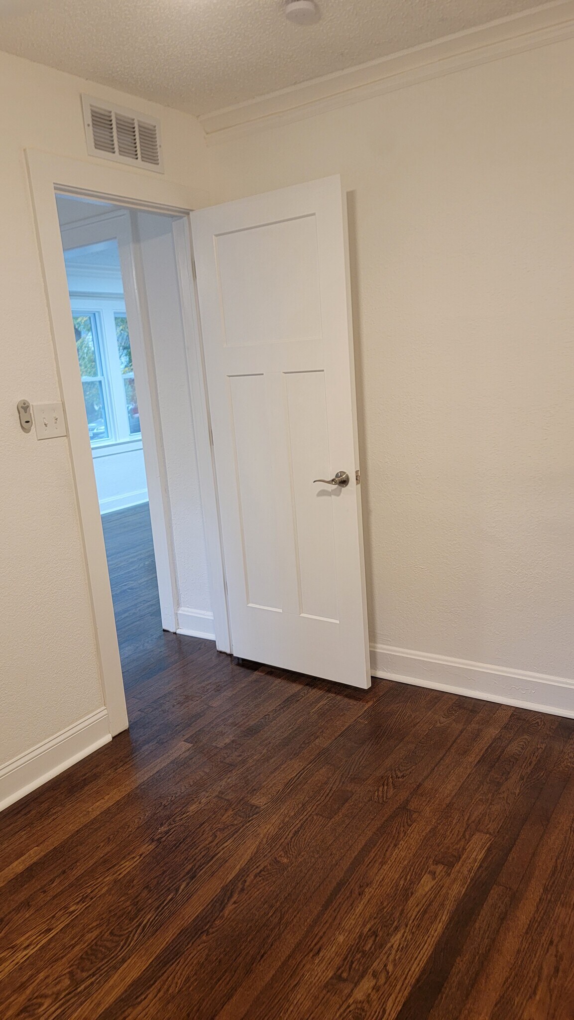 Building Photo - 6636 Tracy Ave