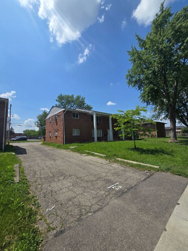 Building Photo - 871 Kingsford Rd