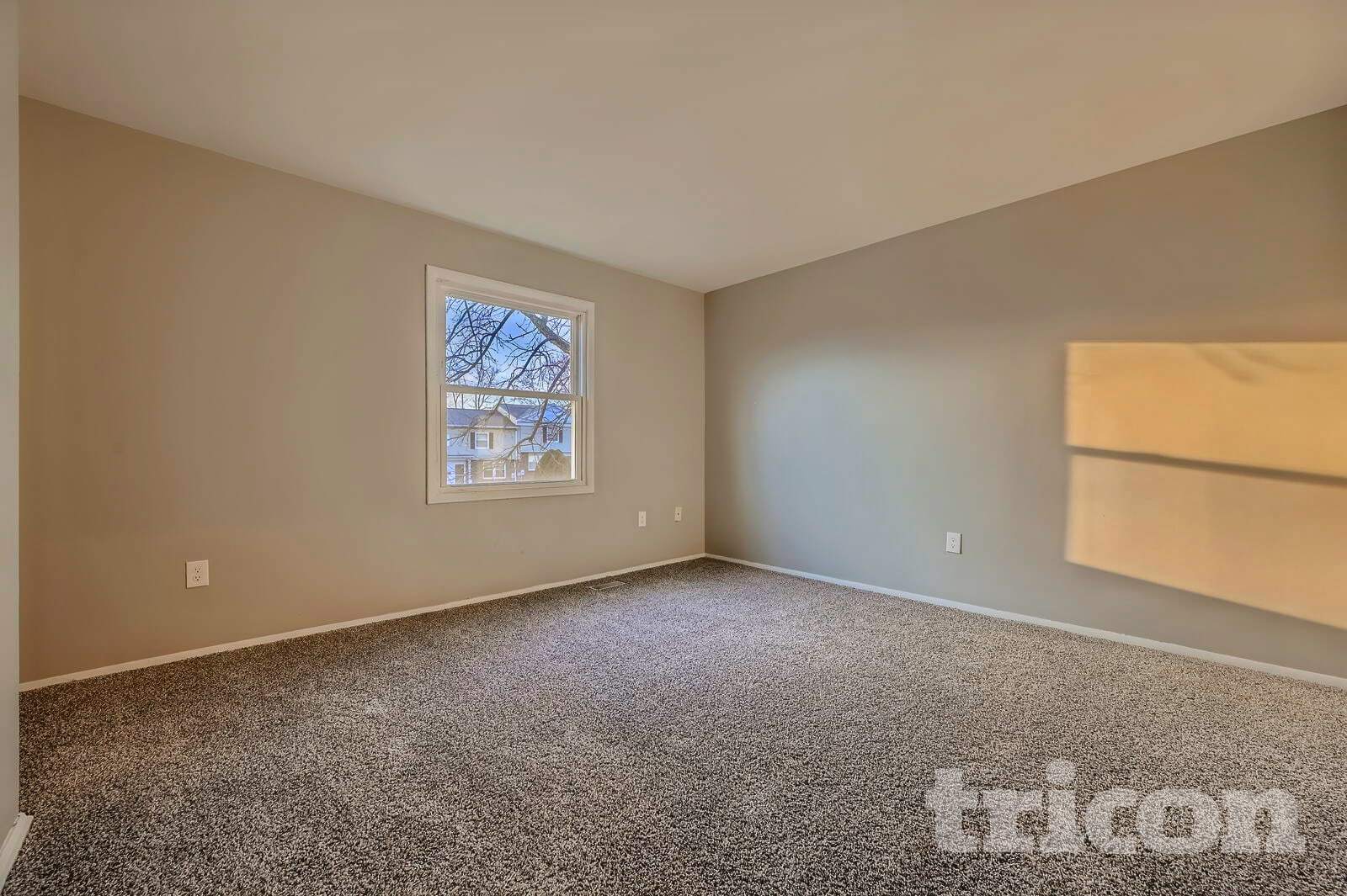 Building Photo - 12345 Bonfire Dr