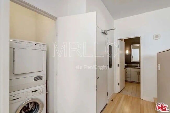 Building Photo - 3810 Wilshire Blvd