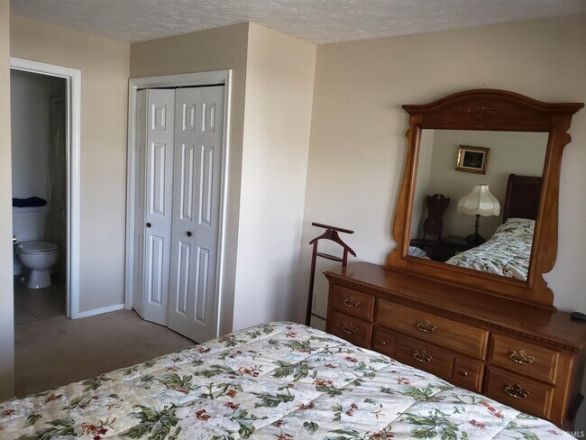 Building Photo - 1204 S College Mall Rd