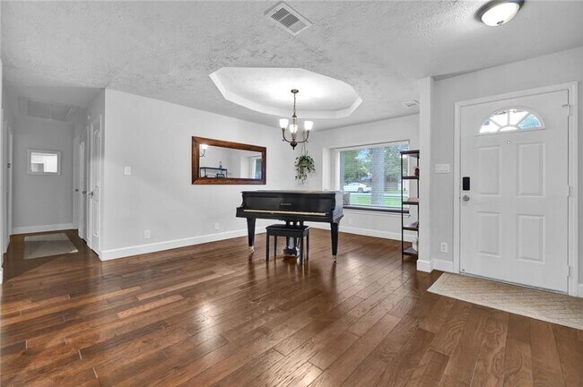 Building Photo - 1606 Chestnut Ridge Rd