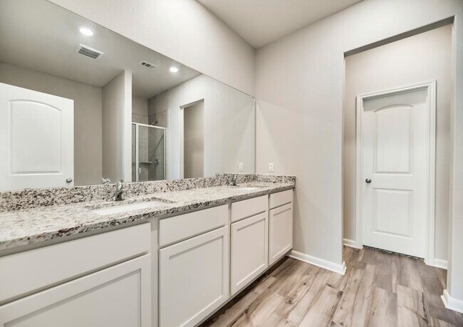 Building Photo - 404 Harbor Oaks Dr