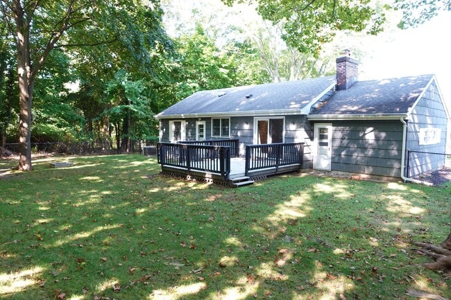 Building Photo - Newly Renovated 2 Bedroom