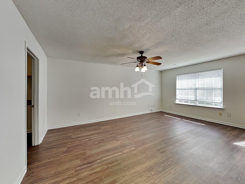 Building Photo - 505 Kingsman Ln