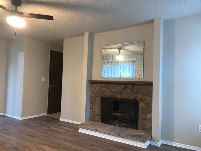 Building Photo - Beautiful 3Bd/1.5 Ba Federal Way Home.