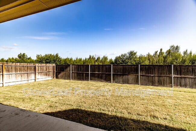 Building Photo - 405 Sika Way