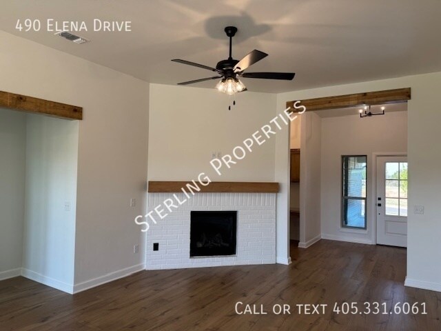 Building Photo - 490 Elena Dr