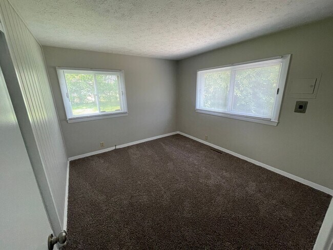 Building Photo - 3 Bedroom 1.5 Bath House in West Lafayette