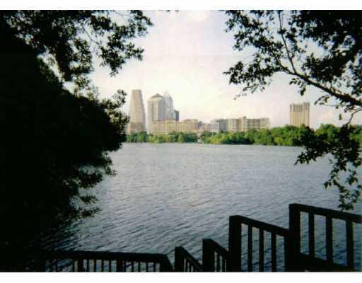 Building Photo - 500 E Riverside Dr