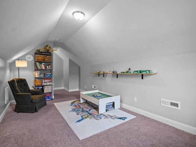 Building Photo - 239 Sailor St