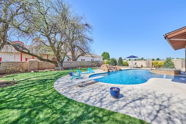 Building Photo - 13300 SW 38th St