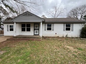 Building Photo - Renovated 4 Bedroom 1 Bath Home for Rent!