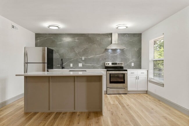Building Photo - ONYX at 37th