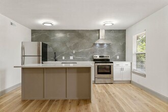Building Photo - ONYX at 37th