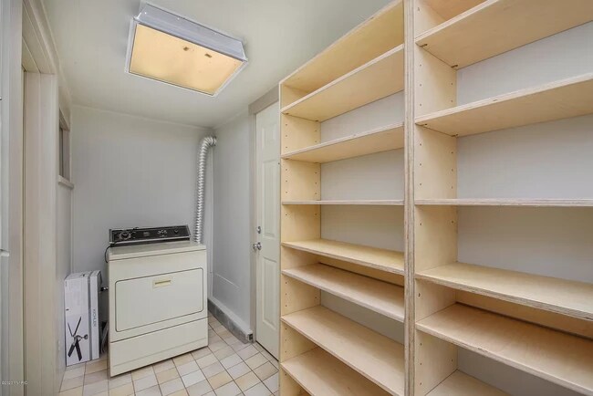 Dryer - 408 Hilbert St