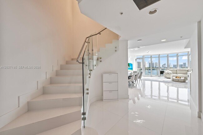 Building Photo - 17301 Biscayne Blvd