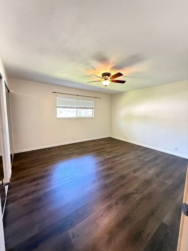 Building Photo - Beautiful 3 Bedroom, 2 Bathroom Rogue River Rental