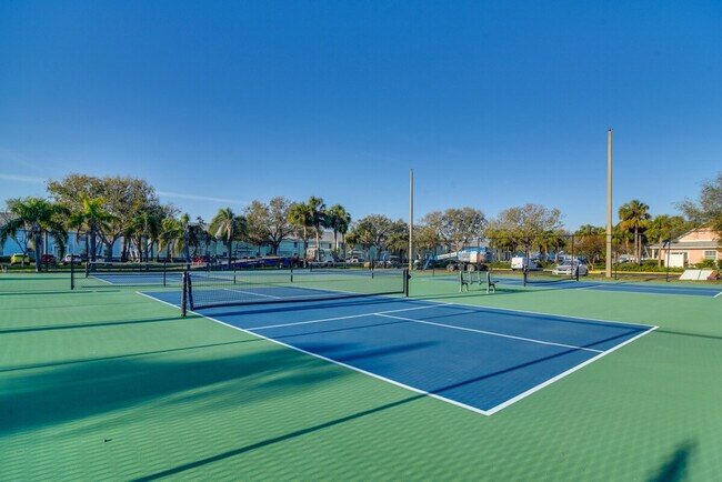 Building Photo - 5172 Coquina Key Dr SE