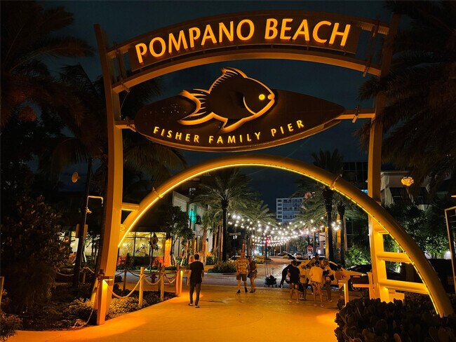 Building Photo - 400 N Riverside Dr