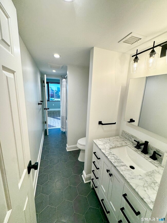 Building Photo - 127 Greyrock Pl