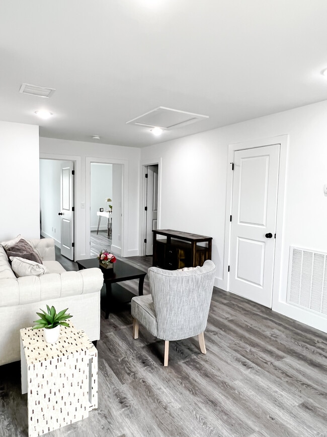 Building Photo - 126 Parris Bridge Rd